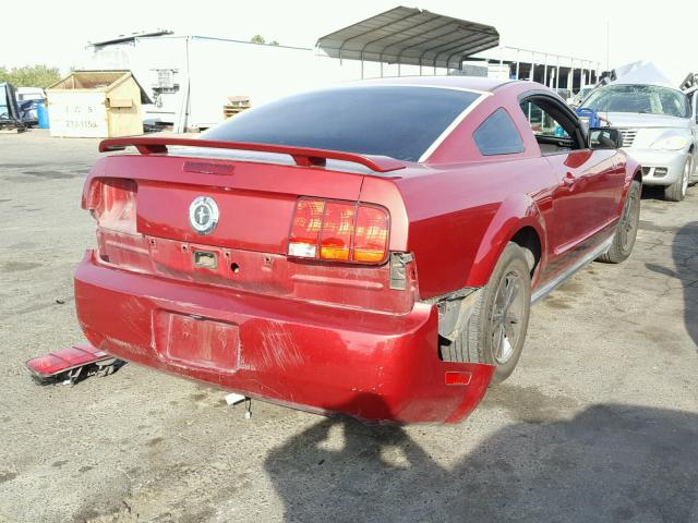 1ZVFT80N855111317 - 2005 FORD MUSTANG RED photo 4