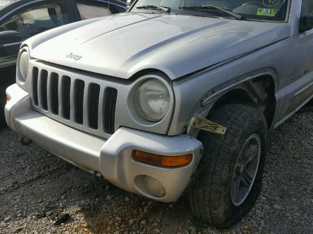 1J4GL38K13W688048 - 2003 JEEP LIBERTY RE SILVER photo 9