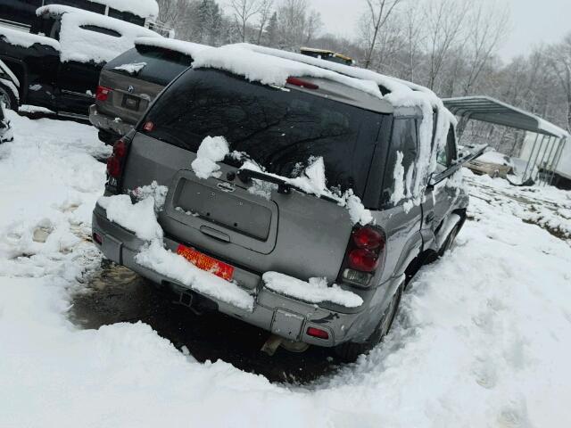 1GNDT13S272110615 - 2007 CHEVROLET TRAILBLAZE GRAY photo 4