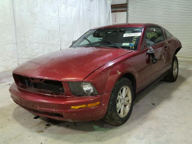 1ZVFT80N875228706 - 2007 FORD MUSTANG RED photo 2