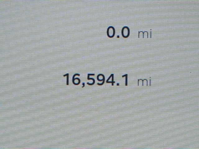 5YJSA1E16HF193541 - 2017 TESLA MODEL S SILVER photo 8