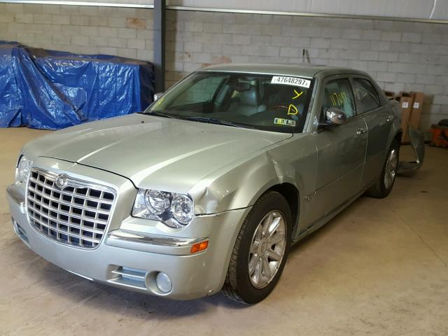 2C3JA63H75H668469 - 2005 CHRYSLER 300C GREEN photo 2