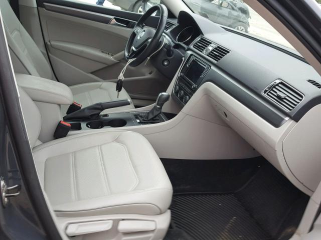 1VWDT7A31HC084377 - 2017 VOLKSWAGEN PASSAT R-L GRAY photo 5