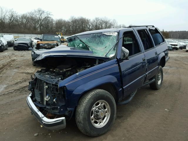 3GNGK26J5WG149181 - 1998 CHEVROLET SUBURBAN K BLUE photo 2