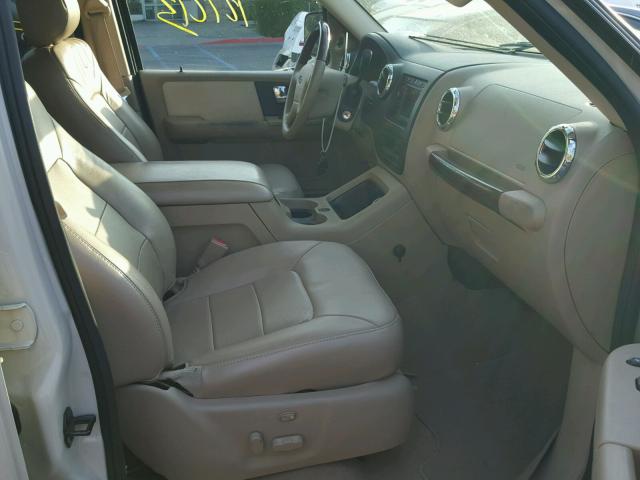 1FMFU19545LA96610 - 2005 FORD EXPEDITION BEIGE photo 5