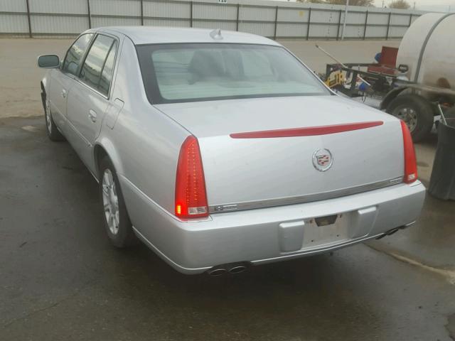 1G6KD57Y09U105989 - 2009 CADILLAC DTS SILVER photo 3