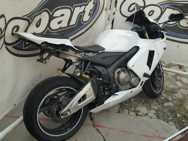 JH2PC37005M202860 - 2005 HONDA CBR600 RR WHITE photo 3