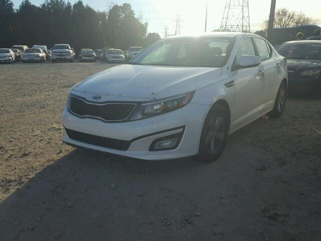 KNAGM4A76F5627218 - 2015 KIA OPTIMA LX WHITE photo 2