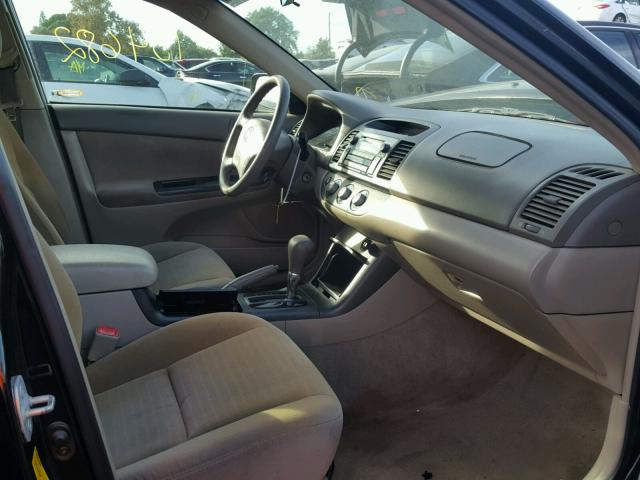 4T1BE30K35U044244 - 2005 TOYOTA CAMRY LE შავი ფოტო 5