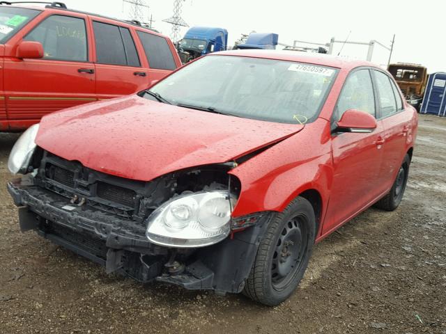 3VWJZ71K79M126351 - 2009 VOLKSWAGEN JETTA S RED photo 2