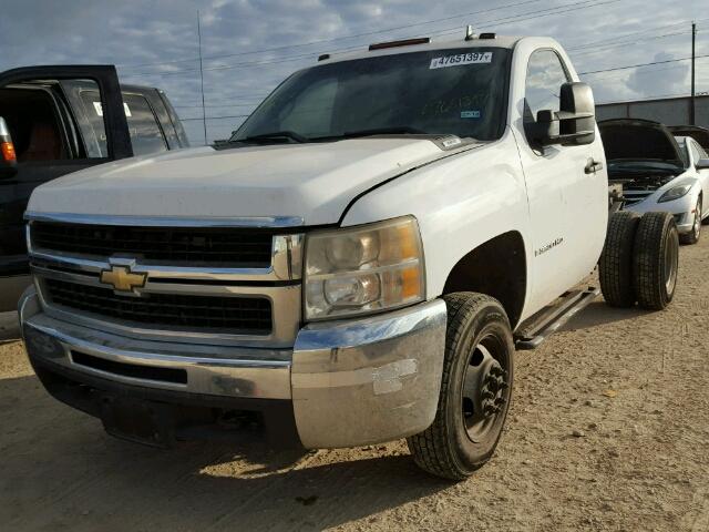 1GBJC34K17E565903 - 2007 CHEVROLET SILVERADO WHITE photo 2