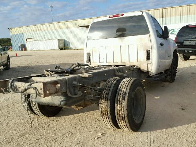 1GBJC34K17E565903 - 2007 CHEVROLET SILVERADO WHITE photo 4