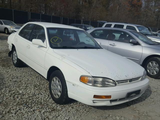 4T1BG12K6TU662392 - 1996 TOYOTA CAMRY DX WHITE photo 1