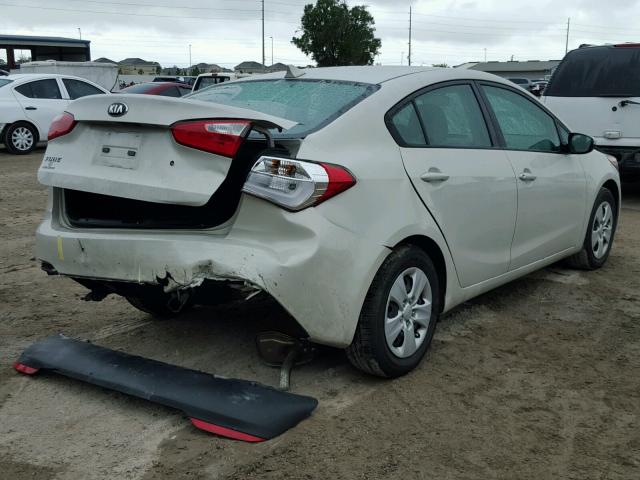 KNAFK4A64F5354188 - 2015 KIA FORTE LX WHITE photo 4