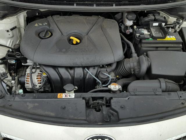 KNAFK4A64F5354188 - 2015 KIA FORTE LX WHITE photo 7