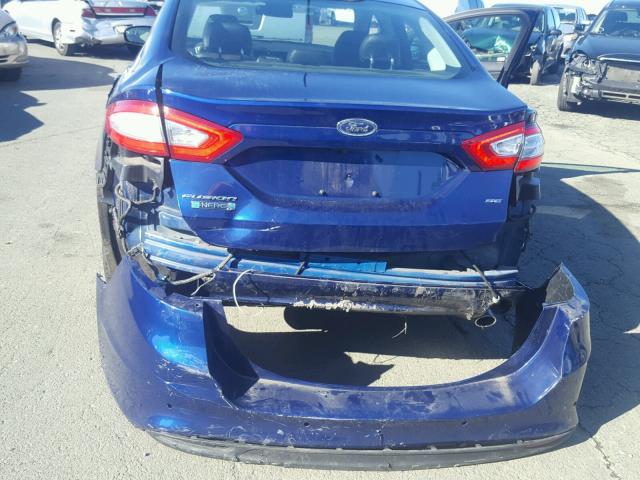 3FA6P0PU8GR116156 - 2016 FORD FUSION SE BLUE photo 9