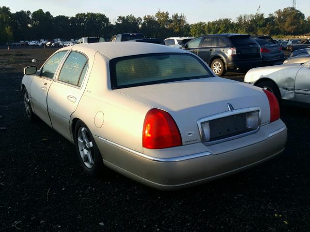 1LNHM83W56Y615235 - 2006 LINCOLN TOWN CAR D BEIGE photo 3