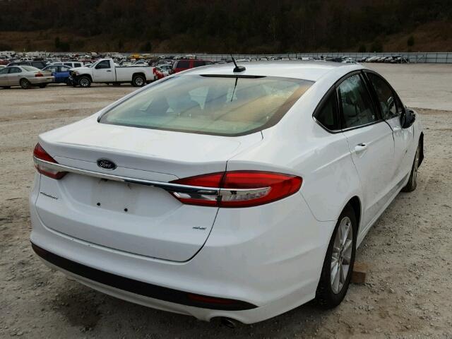 3FA6P0H73HR171494 - 2017 FORD FUSION SE WHITE photo 4