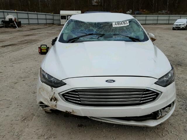 3FA6P0H73HR171494 - 2017 FORD FUSION SE WHITE photo 9