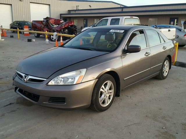 1HGCM56747A205040 - 2007 HONDA ACCORD EX GRAY photo 2