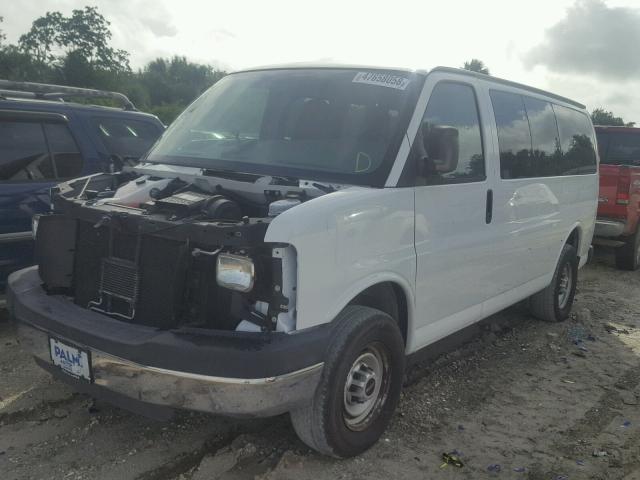 1GJ2GXDG3A1126281 - 2010 GMC SAVANA G35 WHITE photo 2