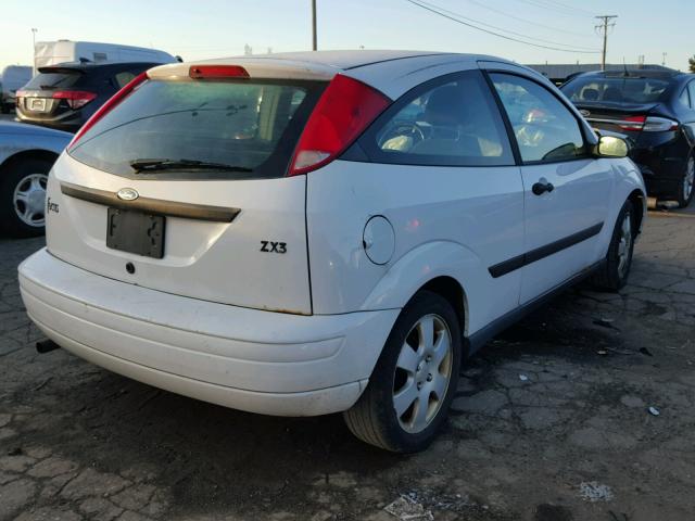 3FAFP313X2R167541 - 2002 FORD FOCUS ZX3 WHITE photo 4