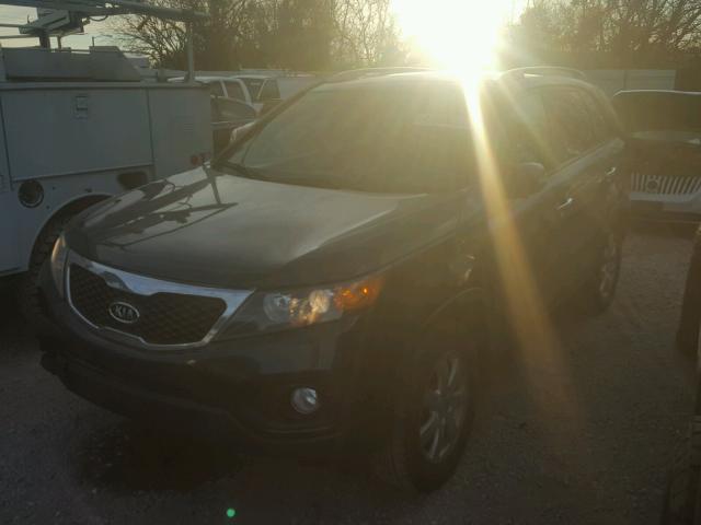 5XYKT4A66DG387924 - 2013 KIA SORENTO LX BLACK photo 2