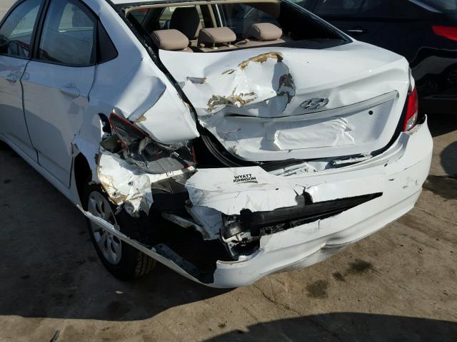 KMHCT4AE5HU267298 - 2017 HYUNDAI ACCENT SE WHITE photo 9