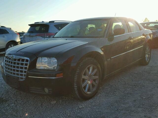 2C3LA53G08H169589 - 2008 CHRYSLER 300 TOURIN BLACK photo 2