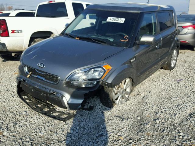 KNDJT2A56D7631396 - 2013 KIA SOUL SILVER photo 2