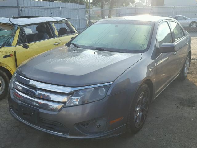 3FAHP0HA8AR252212 - 2010 FORD FUSION SE GRAY photo 2