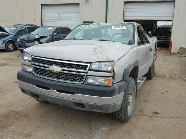 1GBHK34U75E189384 - 2005 CHEVROLET SILVERADO SILVER photo 2