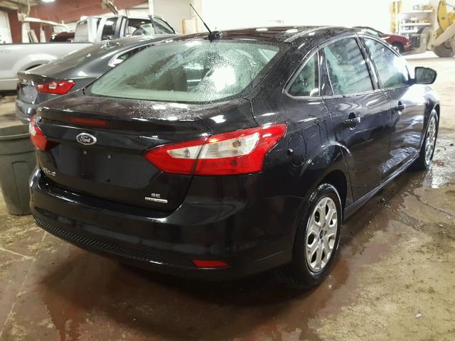 1FAHP3F28CL428514 - 2012 FORD FOCUS SE BLACK photo 4