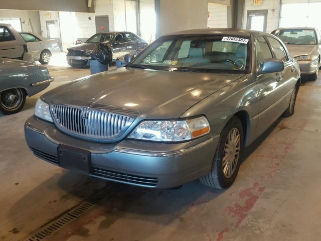 1LNHM82W26Y602959 - 2006 LINCOLN TOWN CAR S GREEN photo 2