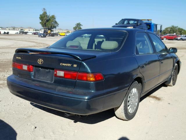 4T1BG22KXWU346911 - 1998 TOYOTA CAMRY CE GREEN photo 4