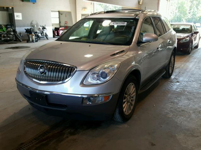 5GALRBEDXAJ173001 - 2010 BUICK ENCLAVE CX SILVER photo 2