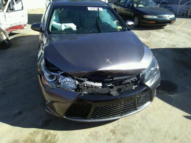 4T1BF1FK1FU001161 - 2015 TOYOTA CAMRY LE GRAY photo 9