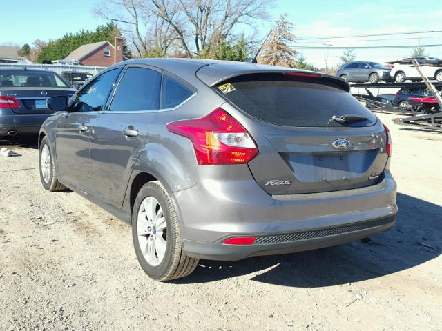 1FAHP3M24CL382764 - 2012 FORD FOCUS SEL GRAY photo 3