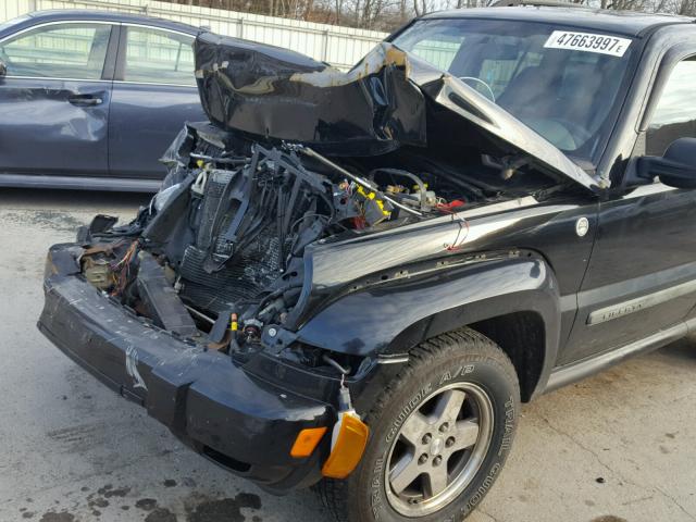 1J4GL38K75W690373 - 2005 JEEP LIBERTY RE BLACK photo 9
