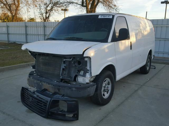 1GTFG15X081147913 - 2008 GMC SAVANA G15 WHITE photo 2