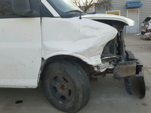 1GTFG15X081147913 - 2008 GMC SAVANA G15 WHITE photo 9