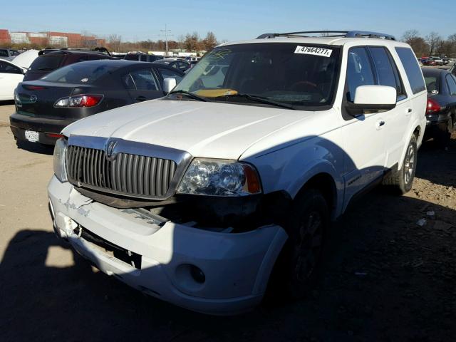 5LMFU28R13LJ46769 - 2003 LINCOLN NAVIGATOR WHITE photo 2