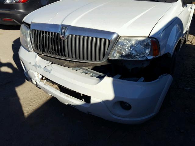 5LMFU28R13LJ46769 - 2003 LINCOLN NAVIGATOR WHITE photo 9