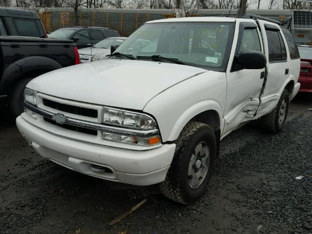 1GNDT13X74K157758 - 2004 CHEVROLET BLAZER WHITE photo 2