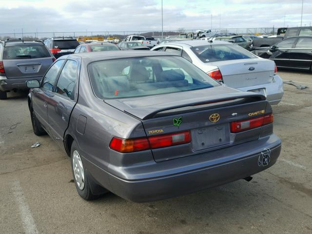 4T1BG22KXWU243875 - 1998 TOYOTA CAMRY CE GRAY photo 3