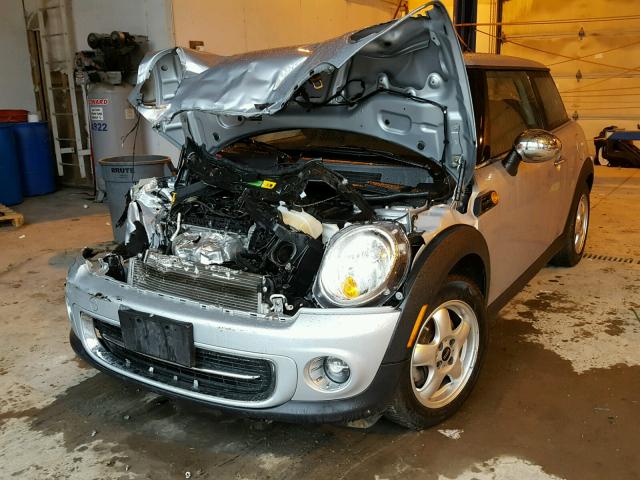 WMWSU3C54BTX95963 - 2011 MINI COOPER SILVER photo 2