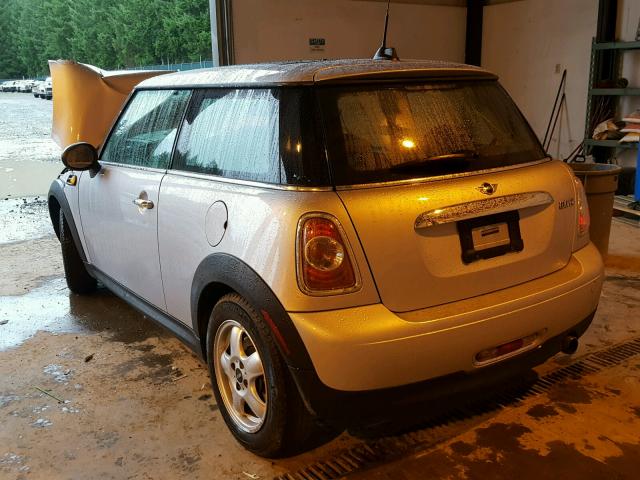 WMWSU3C54BTX95963 - 2011 MINI COOPER SILVER photo 3