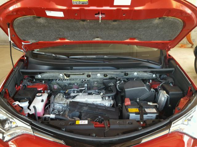 JTMBFREV9HJ151697 - 2017 TOYOTA RAV4 LE RED photo 7