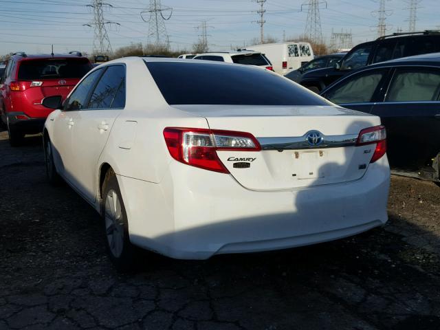 4T1BD1FK3CU046457 - 2012 TOYOTA CAMRY HYBR WHITE photo 3