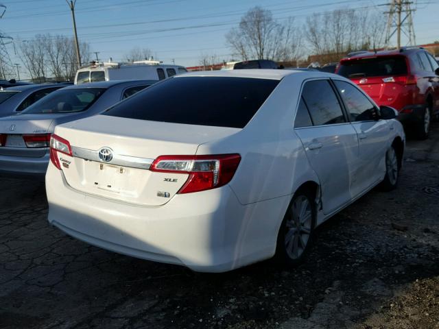 4T1BD1FK3CU046457 - 2012 TOYOTA CAMRY HYBR WHITE photo 4